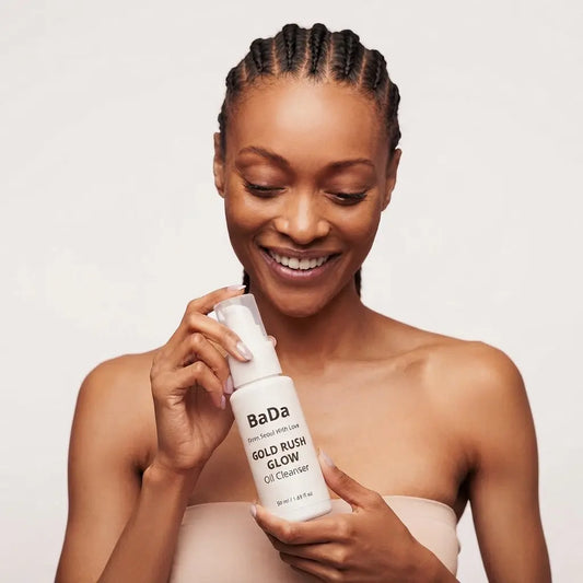 BaDa_Gold_Rush_Glow_Oil_Cleanser_Texture_-_Double_Cleansing_Oil